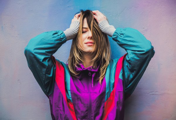 What is the Best Way to Wear a Fitted Blazer with Jeans for Casual Fridays?